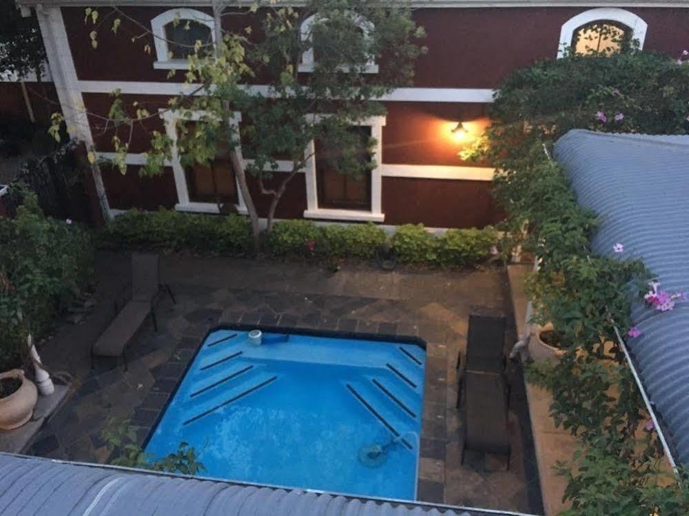 סטלנבוש Roosenwijn Guesthouse מראה חיצוני תמונה